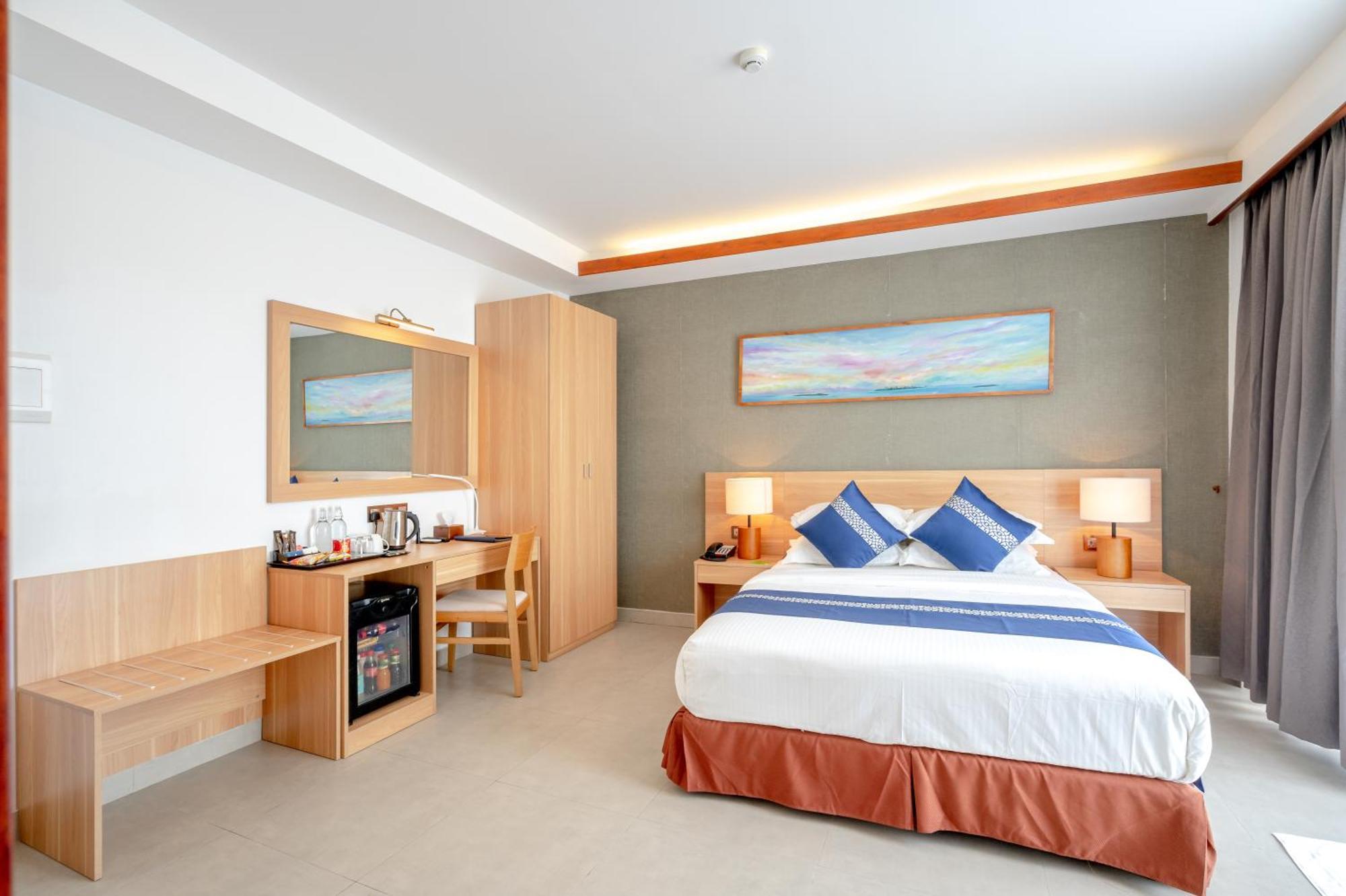 Ayala Oceanview Maldives Hotel Gulhi Exterior foto