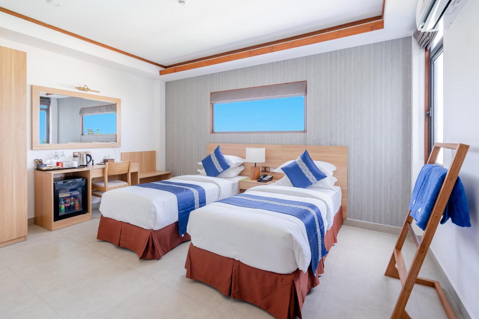 Ayala Oceanview Maldives Hotel Gulhi Exterior foto